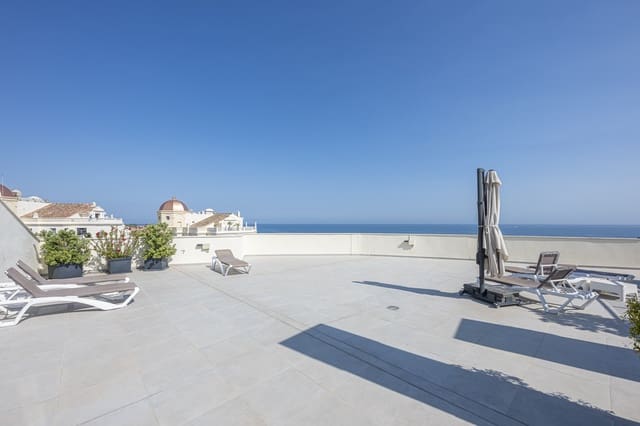 Apartamento de 3 habitaciones en Guadalmansa, Estepona en alquiler con piscina garaje - 3.600 € (Ref: 9935289)