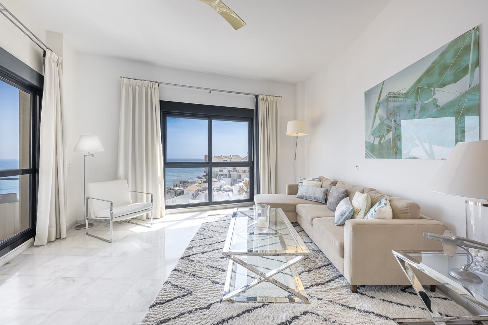 3 bedroom Apartment for rent in Estepona with pool garage - € 3,600 (Ref: 9935289)