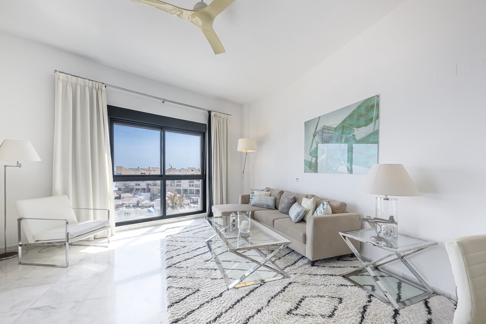 3 bedroom Apartment for rent in Estepona with pool garage - € 3,600 (Ref: 9935289)