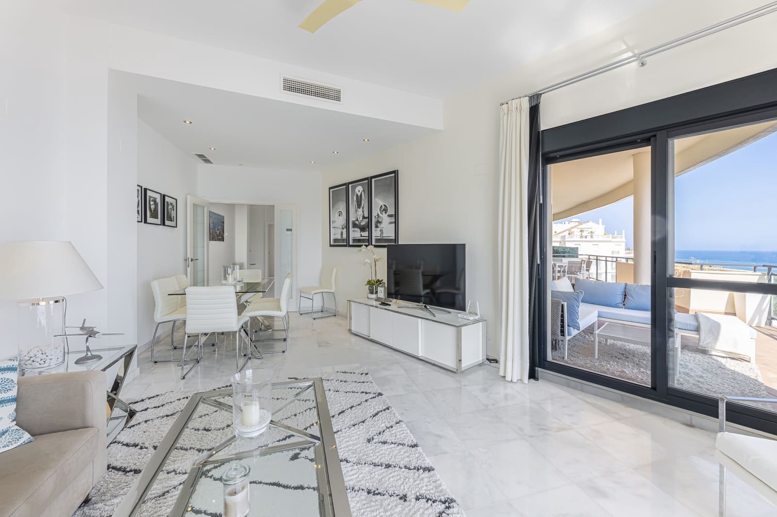 3 bedroom Apartment for rent in Estepona with pool garage - € 3,600 (Ref: 9935289)