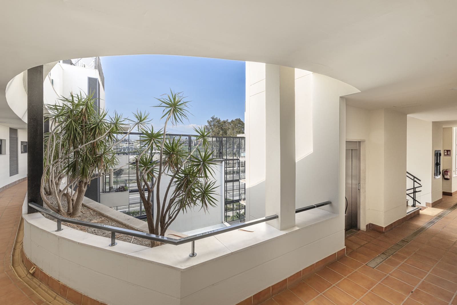 3 bedroom Apartment for rent in Estepona with pool garage - € 3,600 (Ref: 9935289)
