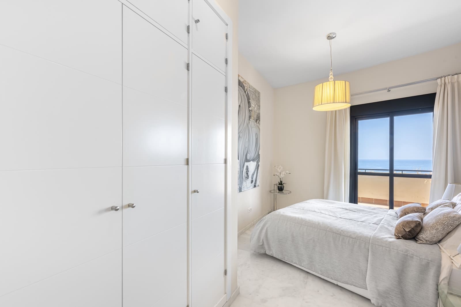 3 bedroom Apartment for rent in Estepona with pool garage - € 3,600 (Ref: 9935289)