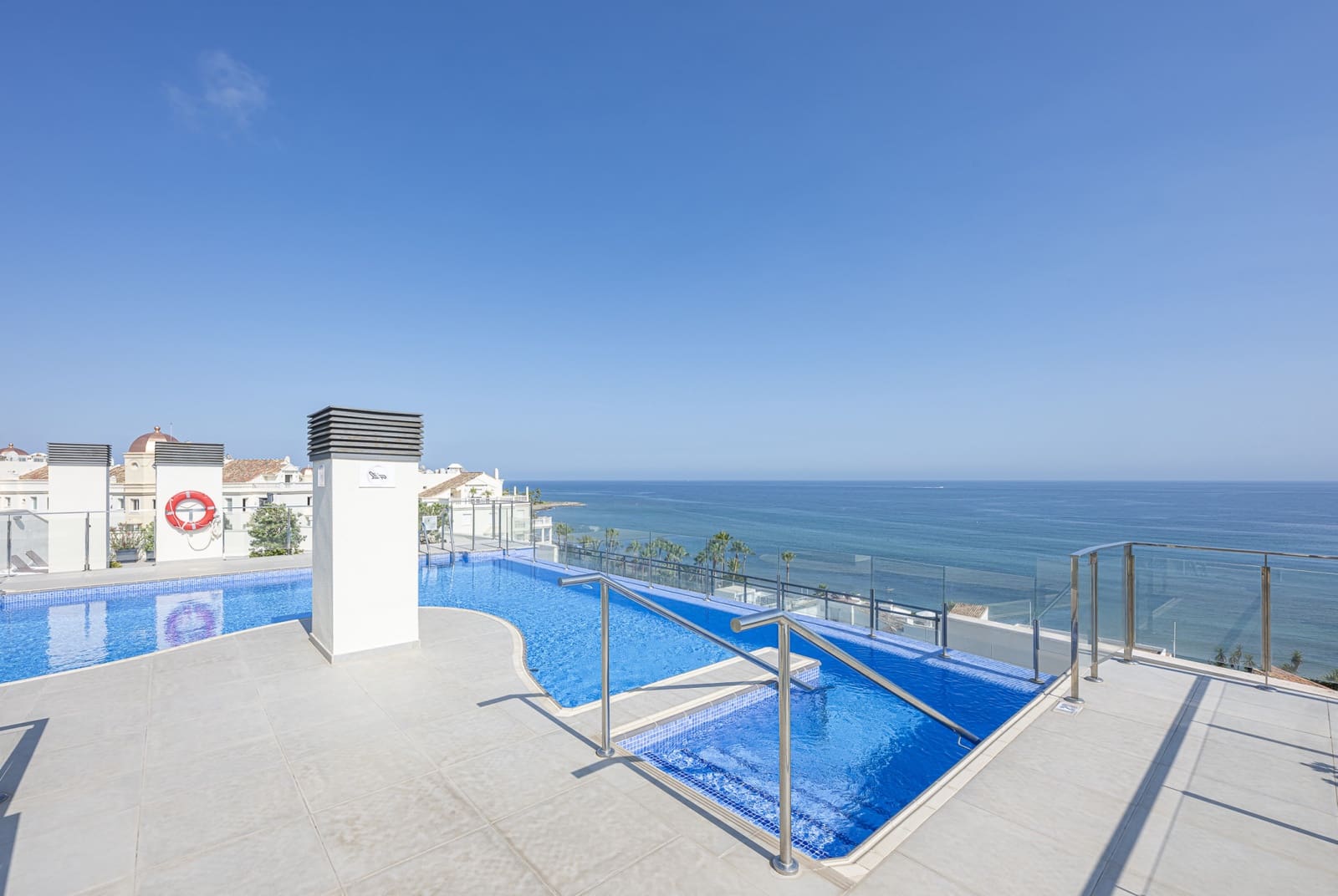3 bedroom Apartment for rent in Estepona with pool garage - € 3,600 (Ref: 9935289)