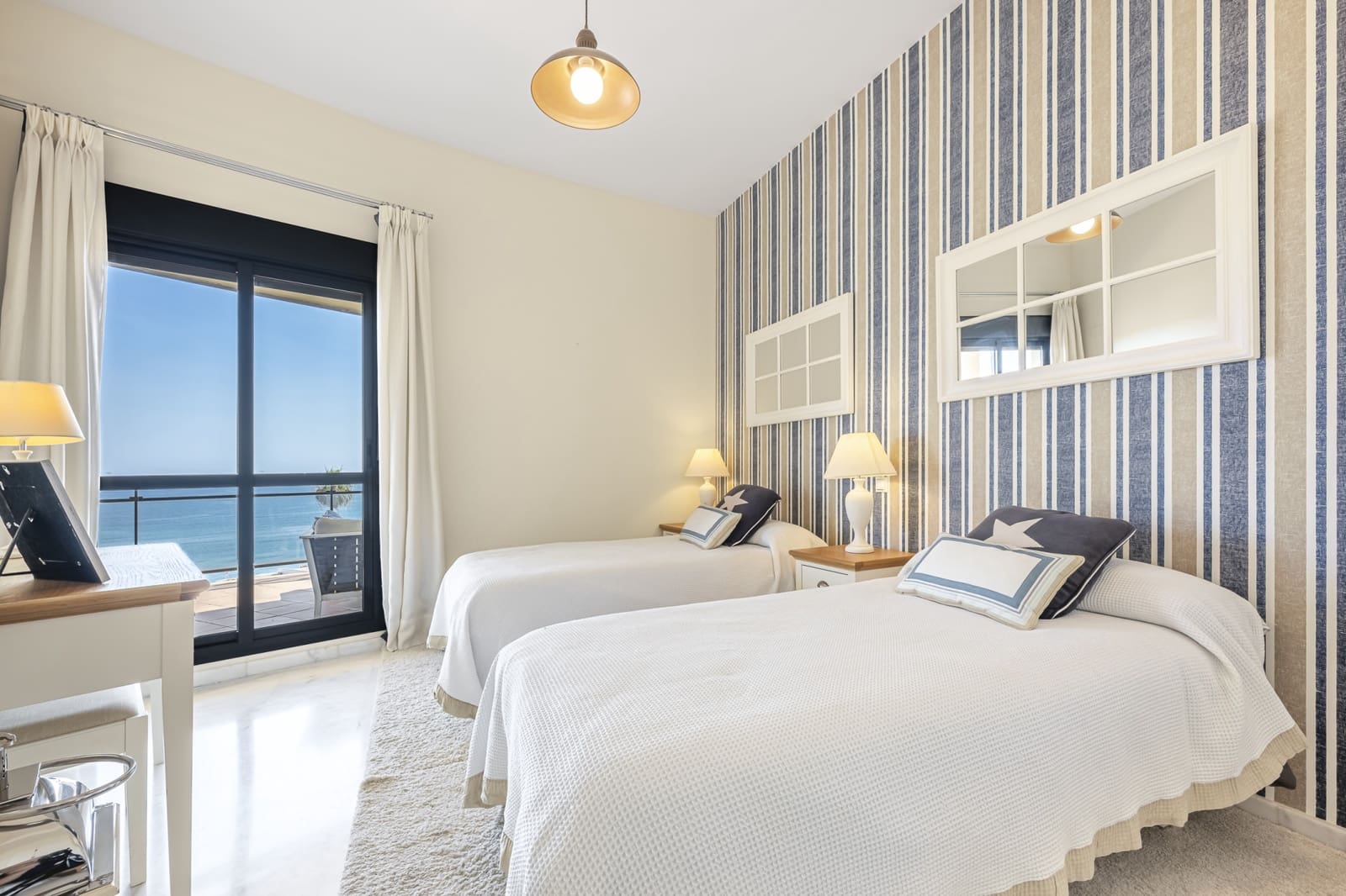 3 bedroom Apartment for rent in Estepona with pool garage - € 3,600 (Ref: 9935289)