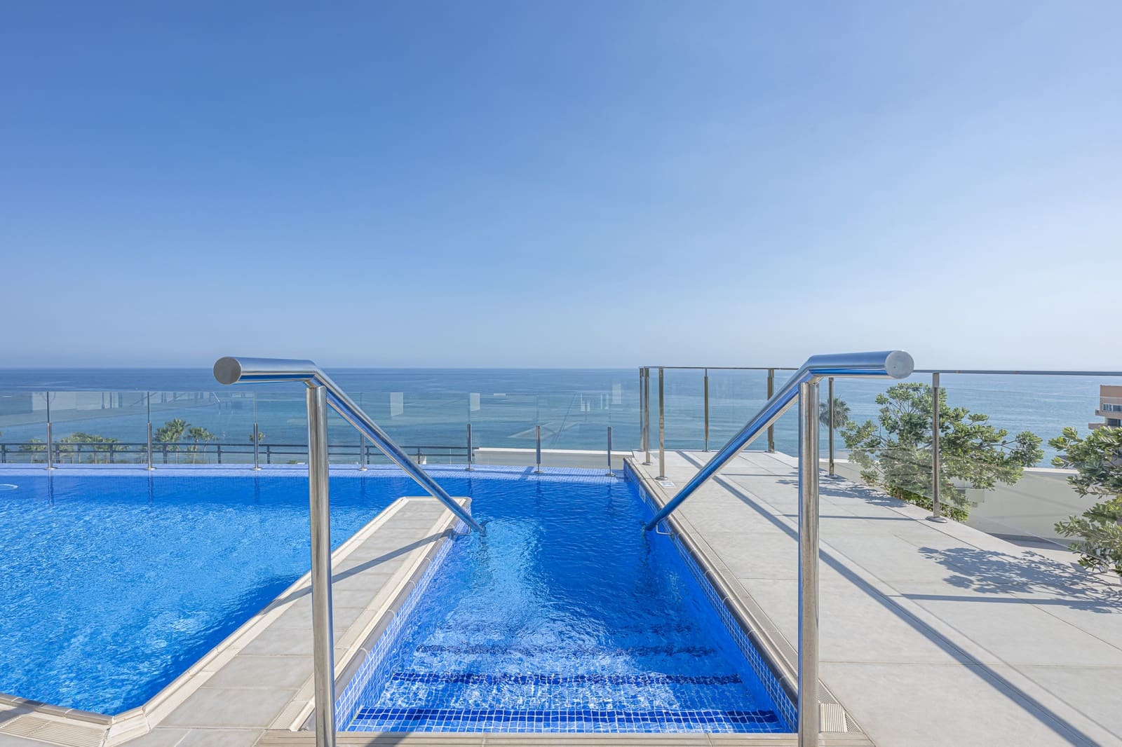 3 bedroom Apartment for rent in Estepona with pool garage - € 3,600 (Ref: 9935289)