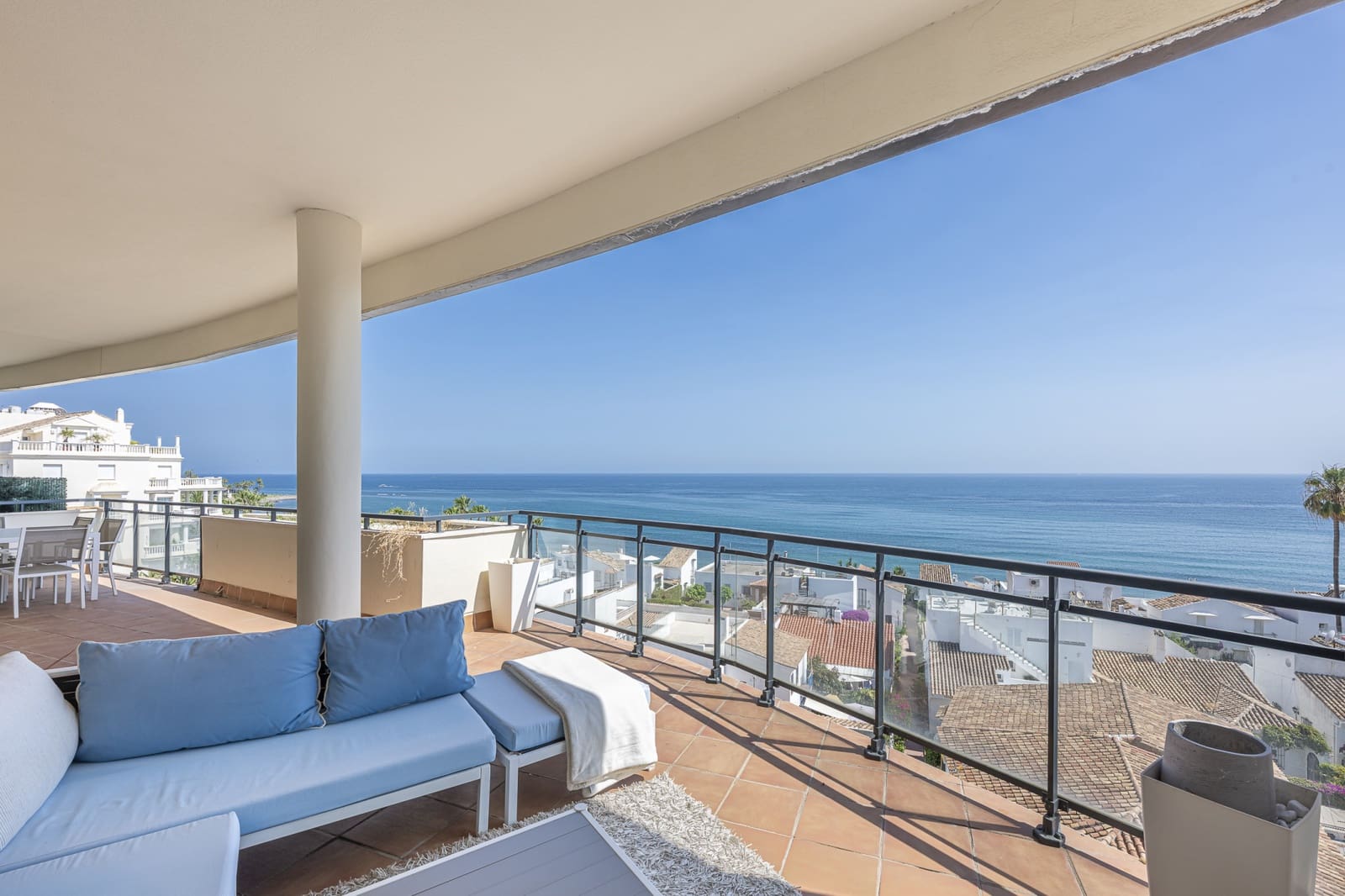 3 bedroom Apartment for rent in Estepona with pool garage - € 3,600 (Ref: 9935289)