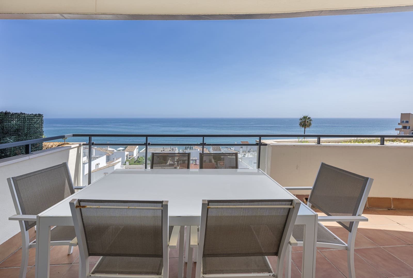 3 bedroom Apartment for rent in Estepona with pool garage - € 3,600 (Ref: 9935289)