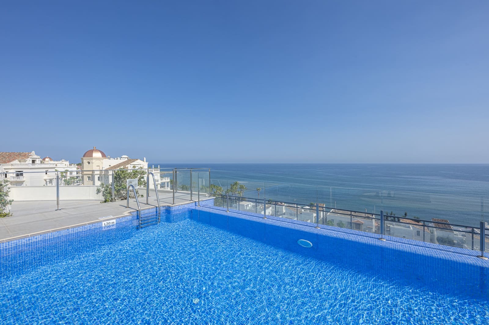 3 bedroom Apartment for rent in Estepona with pool garage - € 3,600 (Ref: 9935289)