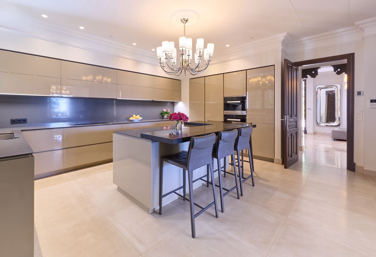 6 sypialnia Willa na kwatery wakacyjne w Marbella z basenem garażem - 22 000 € (Ref: 9935290)