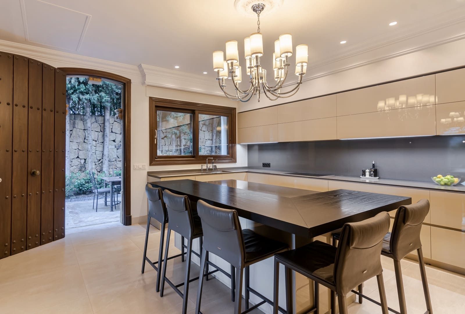 6 sypialnia Willa na kwatery wakacyjne w Marbella z basenem garażem - 22 000 € (Ref: 9935290)