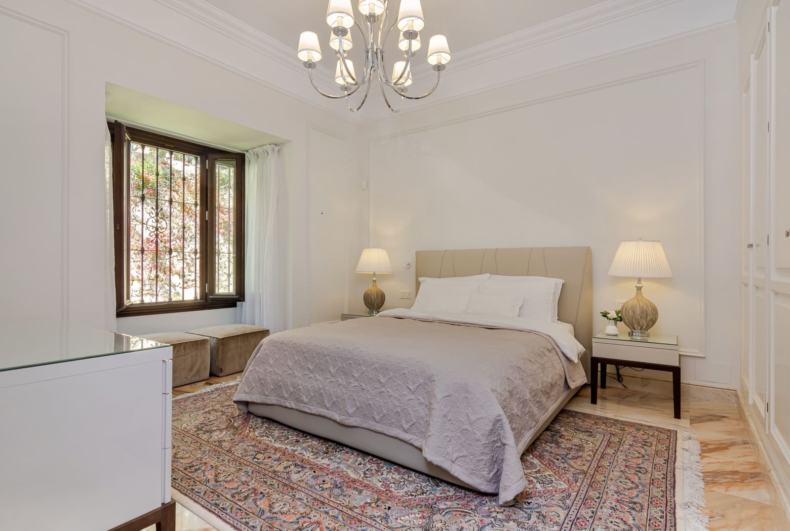 6 sypialnia Willa na kwatery wakacyjne w Marbella z basenem garażem - 22 000 € (Ref: 9935290)