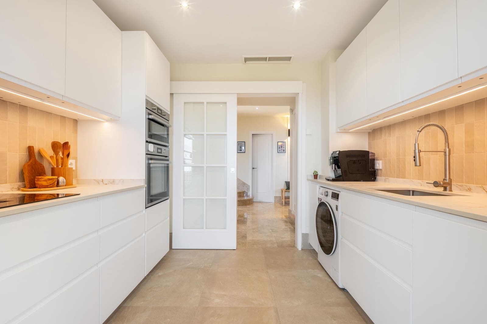 3 bedroom Penthouse for sale in Marbella with pool garage - € 1,155,000 (Ref: 9936043)