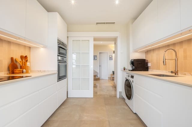 3 soverom Penthouse til salgs i Marbella med svømmebasseng garasje - € 1 155 000 (Ref: 9936043)