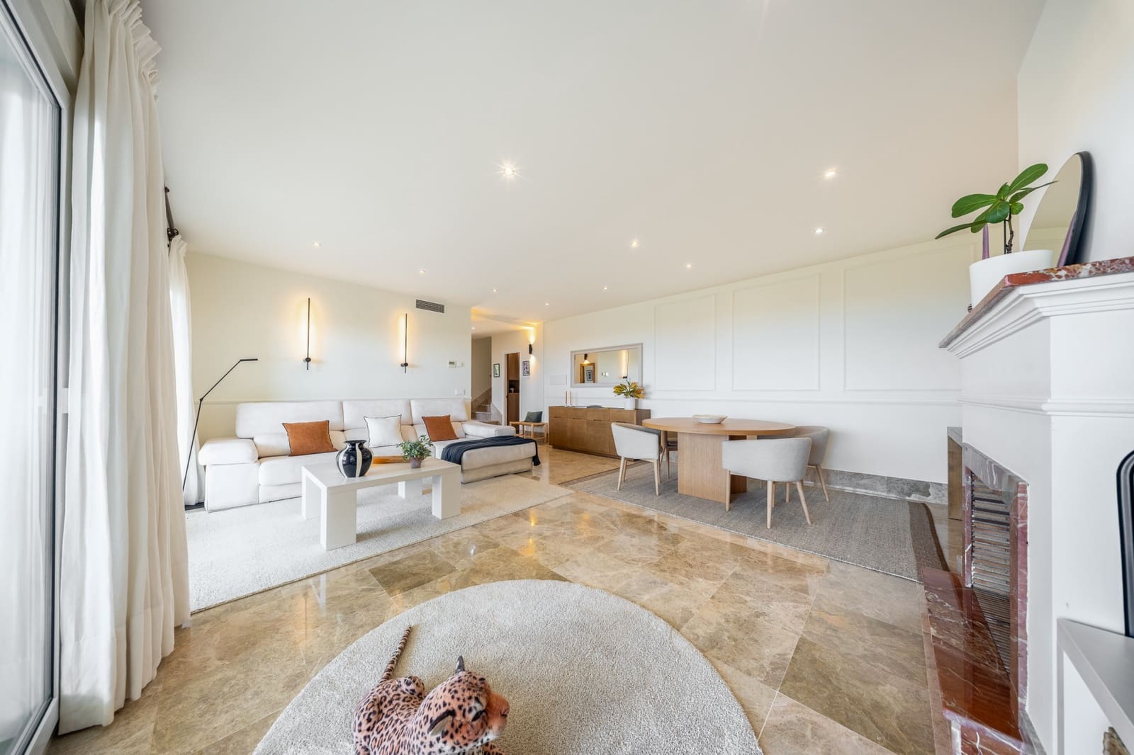 3 bedroom Penthouse for sale in Marbella with pool garage - € 1,155,000 (Ref: 9936043)