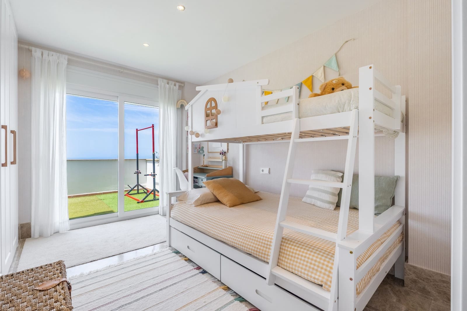 3 bedroom Penthouse for sale in Marbella with pool garage - € 1,155,000 (Ref: 9936043)
