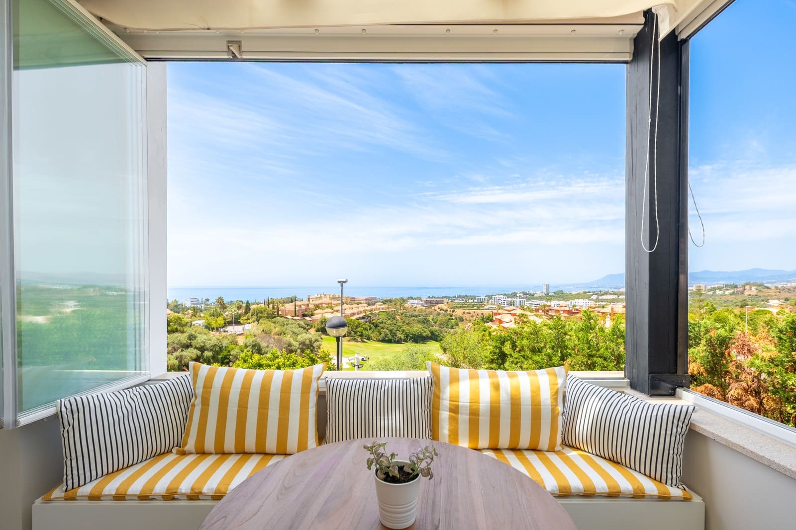3 bedroom Penthouse for sale in Marbella with pool garage - € 1,155,000 (Ref: 9936043)