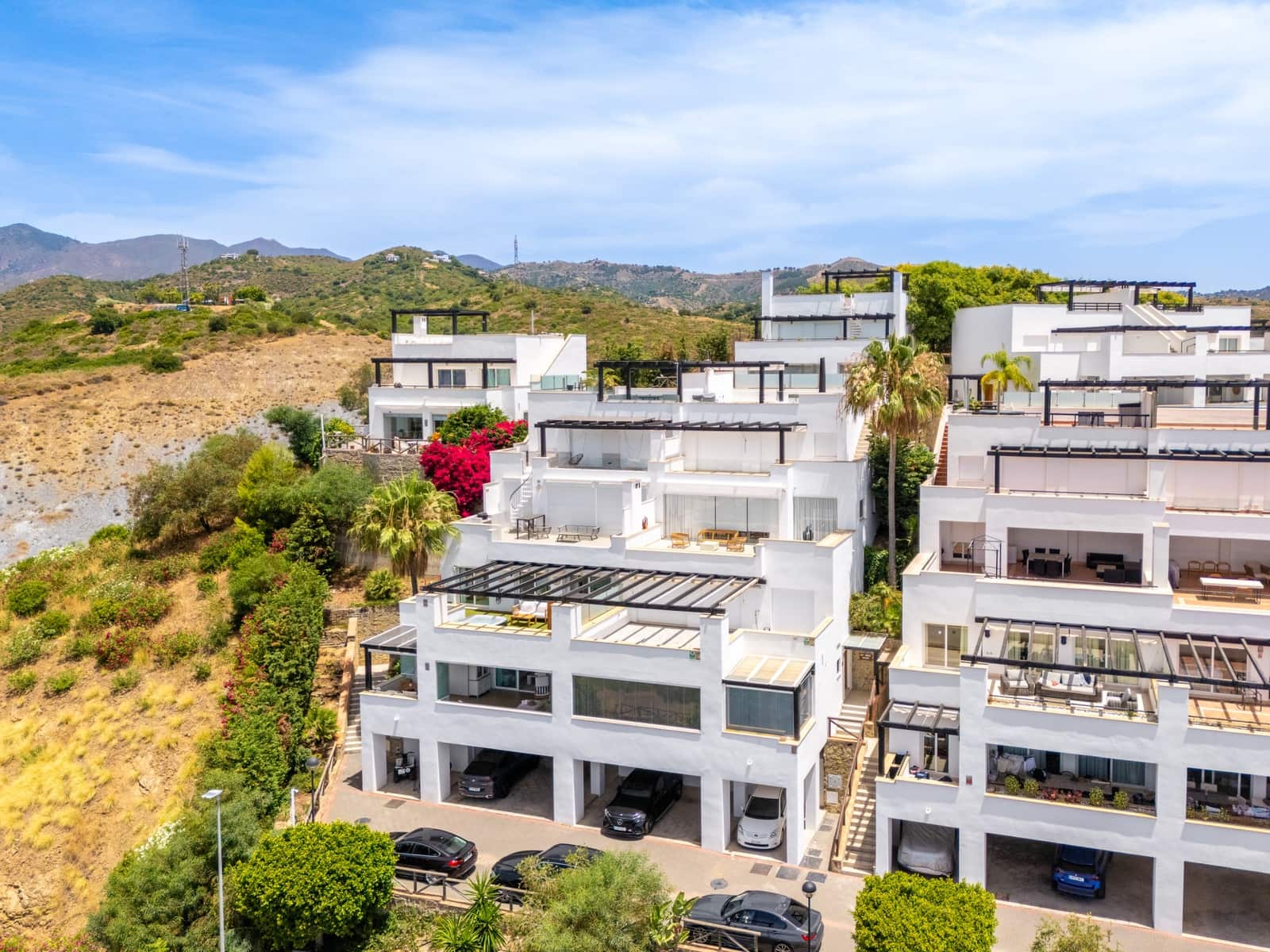 3 bedroom Penthouse for sale in Marbella with pool garage - € 1,155,000 (Ref: 9936043)