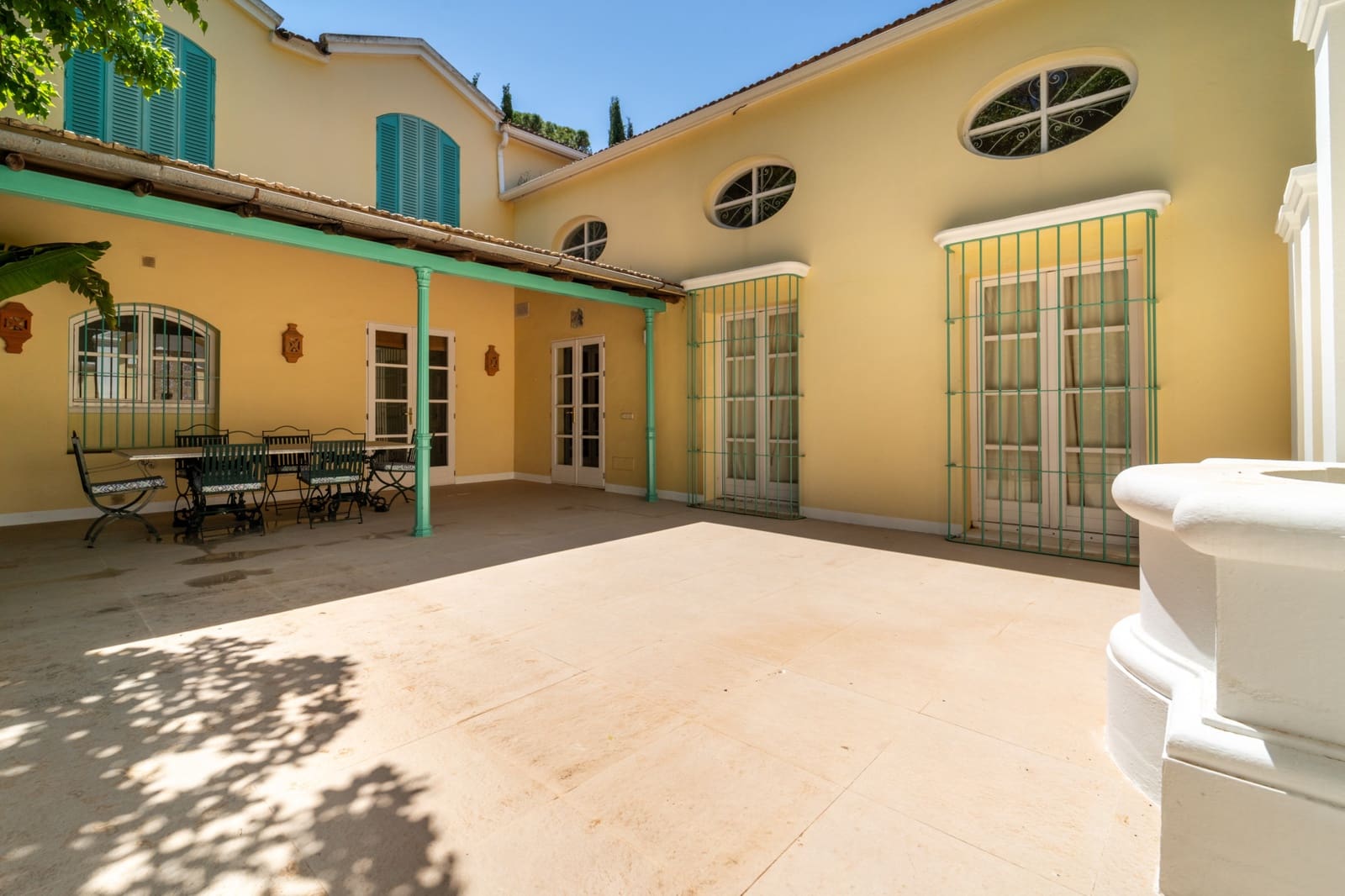 5 bedroom Villa for rent in Marbella with pool garage - € 9,000 (Ref: 9936834)