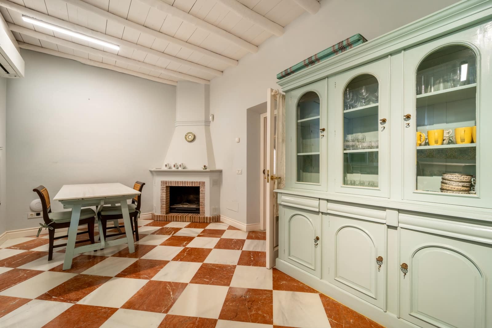 5 bedroom Villa for rent in Marbella with pool garage - € 9,000 (Ref: 9936834)