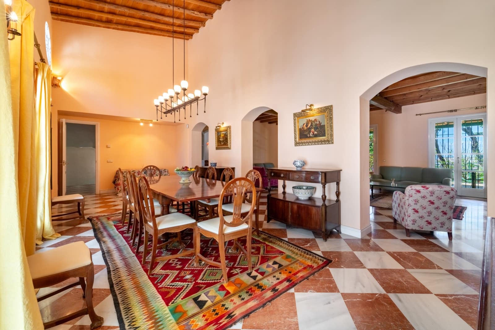 5 bedroom Villa for rent in Marbella with pool garage - € 9,000 (Ref: 9936834)