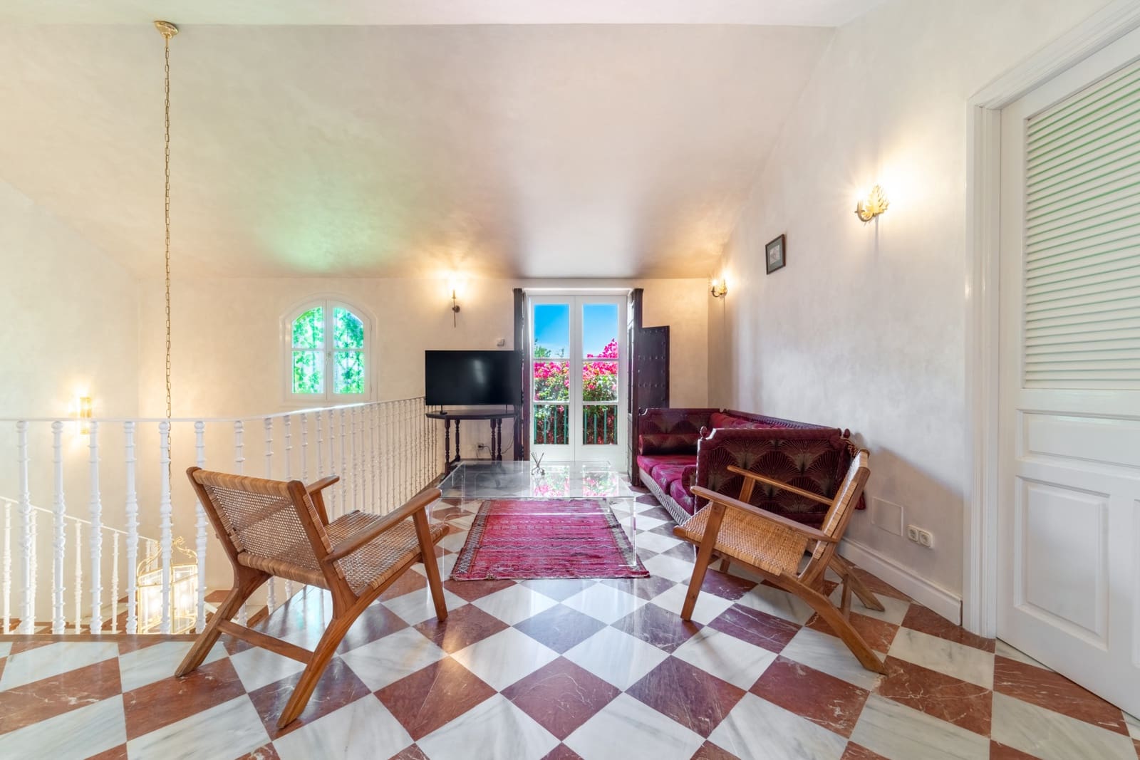 5 bedroom Villa for rent in Marbella with pool garage - € 9,000 (Ref: 9936834)