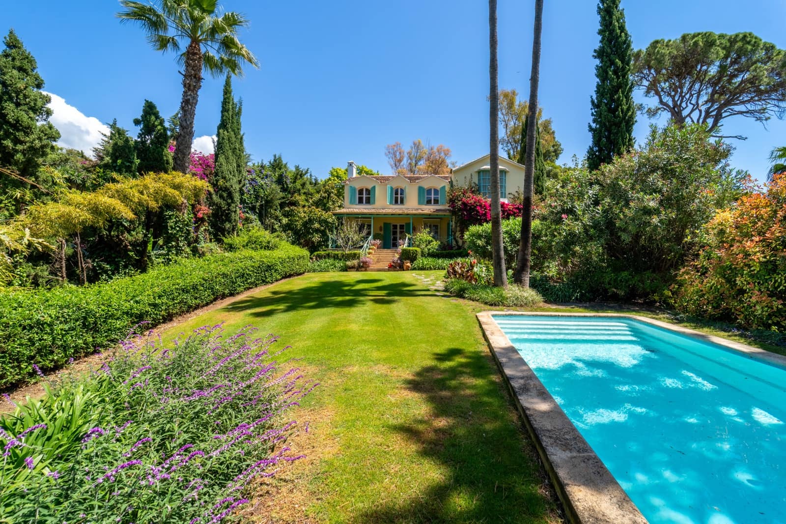 5 bedroom Villa for rent in Marbella with pool garage - € 9,000 (Ref: 9936834)