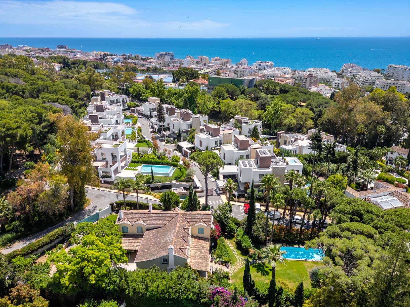 5 bedroom Villa for rent in Marbella with pool garage - € 9,000 (Ref: 9936834)