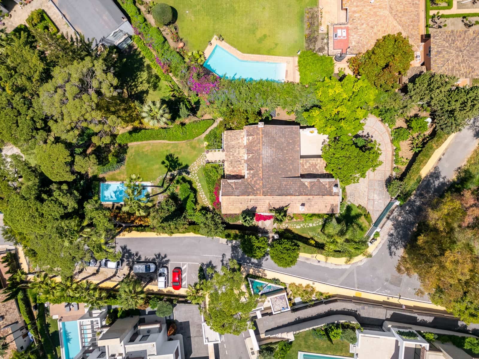 5 bedroom Villa for rent in Marbella with pool garage - € 9,000 (Ref: 9936834)