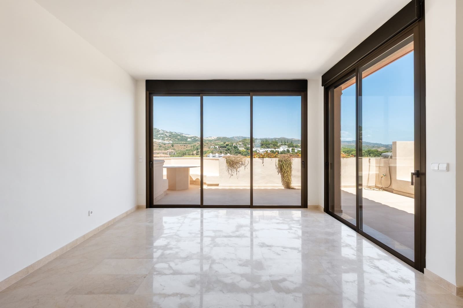 Ático de 4 habitaciones en Marbella en venta con piscina garaje - 2.395.000 € (Ref: 9937808)