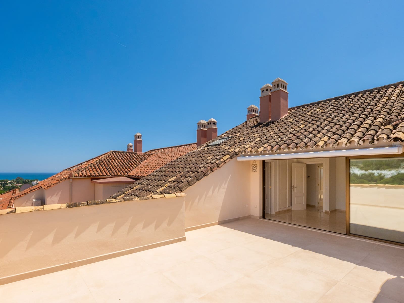 Ático de 4 habitaciones en Marbella en venta con piscina garaje - 2.395.000 € (Ref: 9937808)