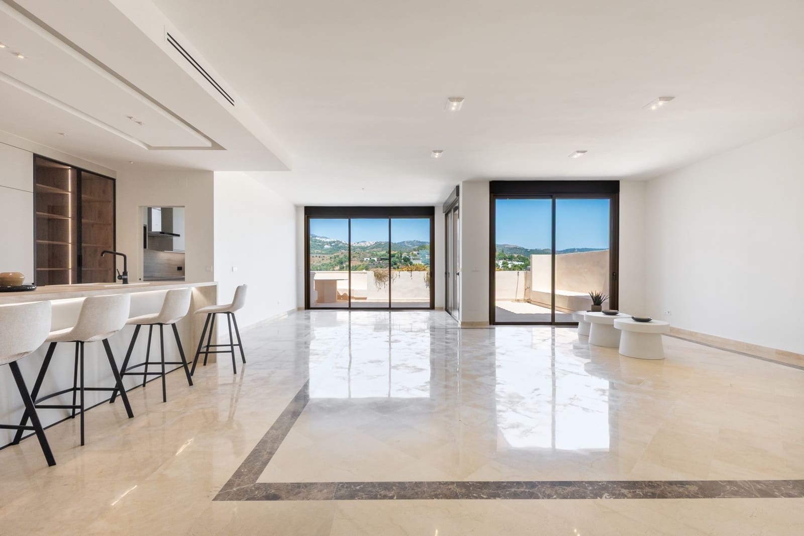 Ático de 4 habitaciones en Marbella en venta con piscina garaje - 2.395.000 € (Ref: 9937808)