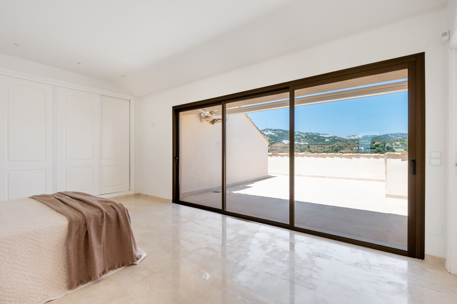 Ático de 4 habitaciones en Marbella en venta con piscina garaje - 2.395.000 € (Ref: 9937808)