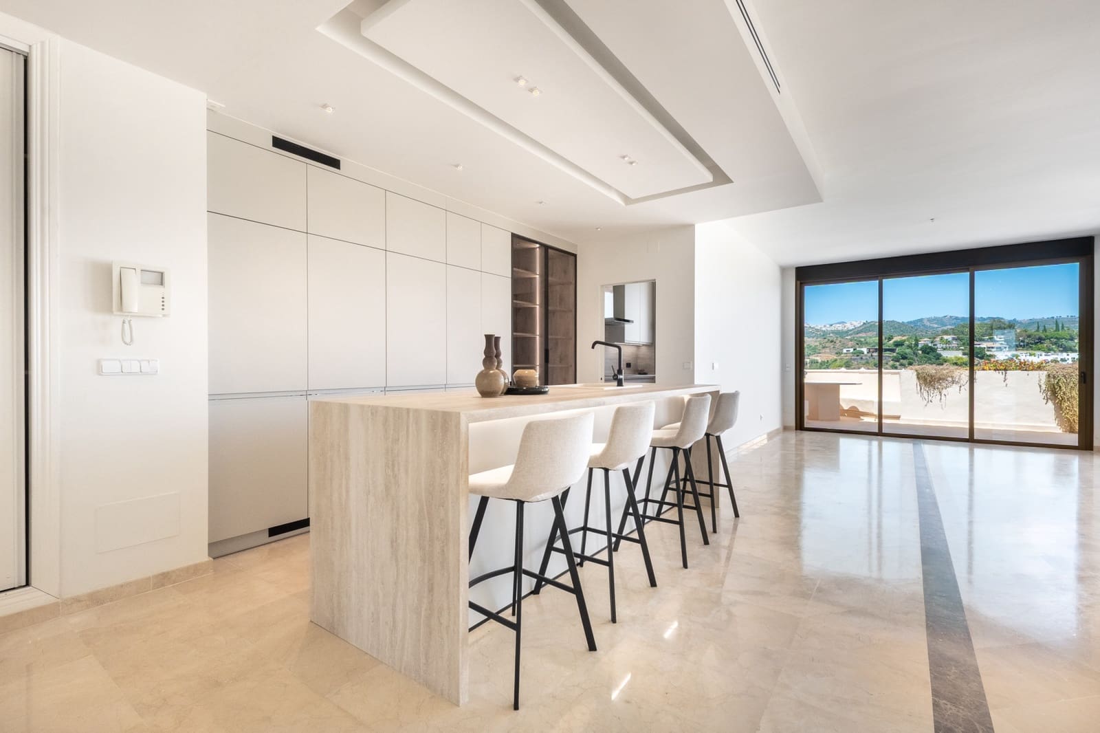 Ático de 4 habitaciones en Marbella en venta con piscina garaje - 2.395.000 € (Ref: 9937808)