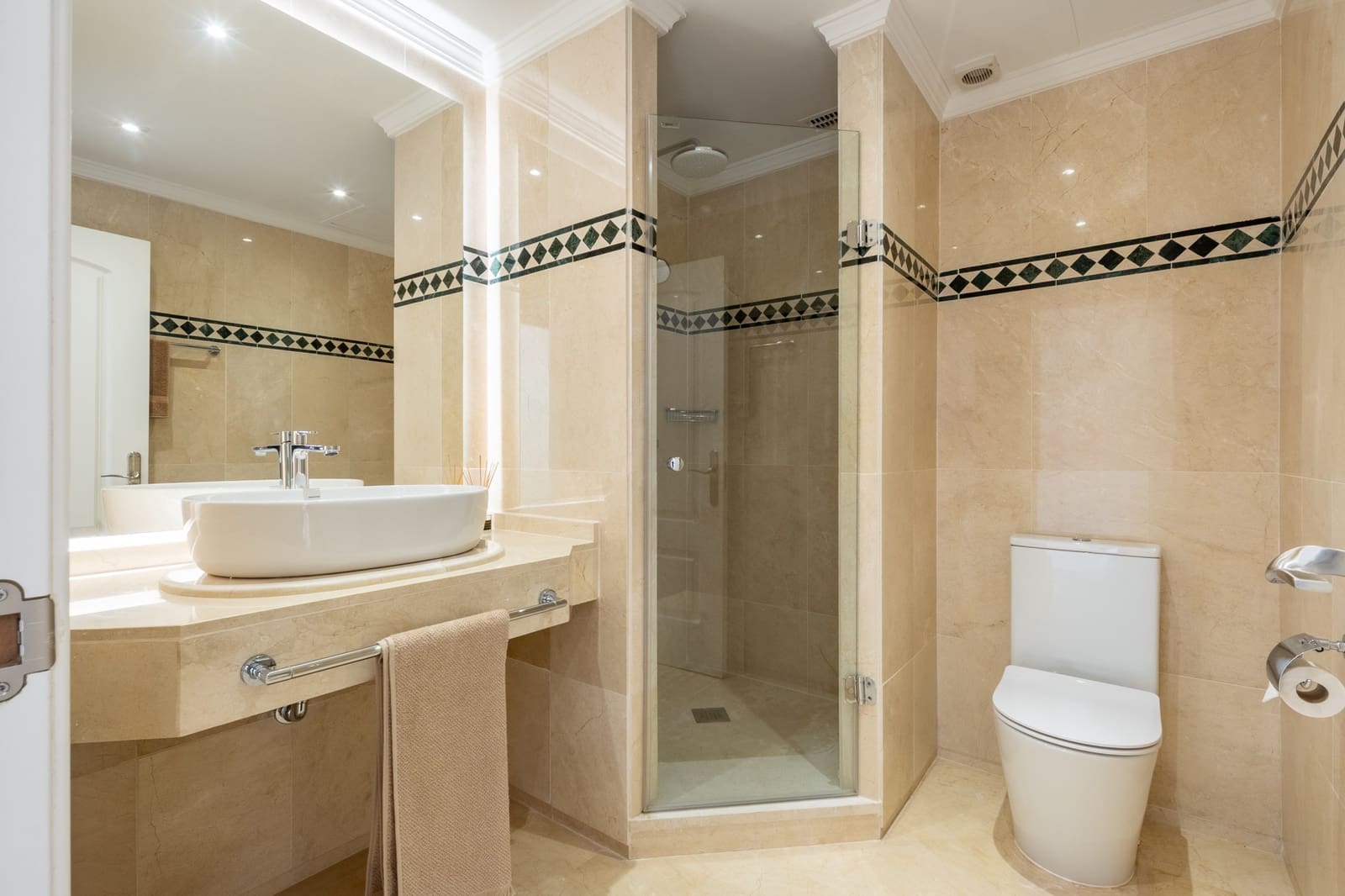Ático de 4 habitaciones en Marbella en venta con piscina garaje - 2.395.000 € (Ref: 9937808)