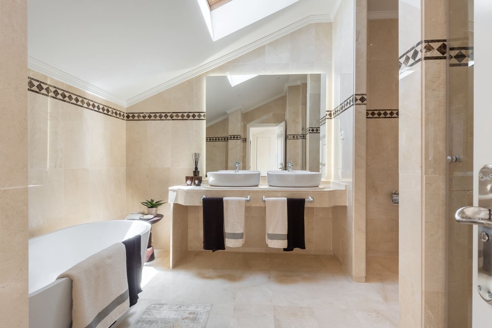 Ático de 4 habitaciones en Marbella en venta con piscina garaje - 2.395.000 € (Ref: 9937808)