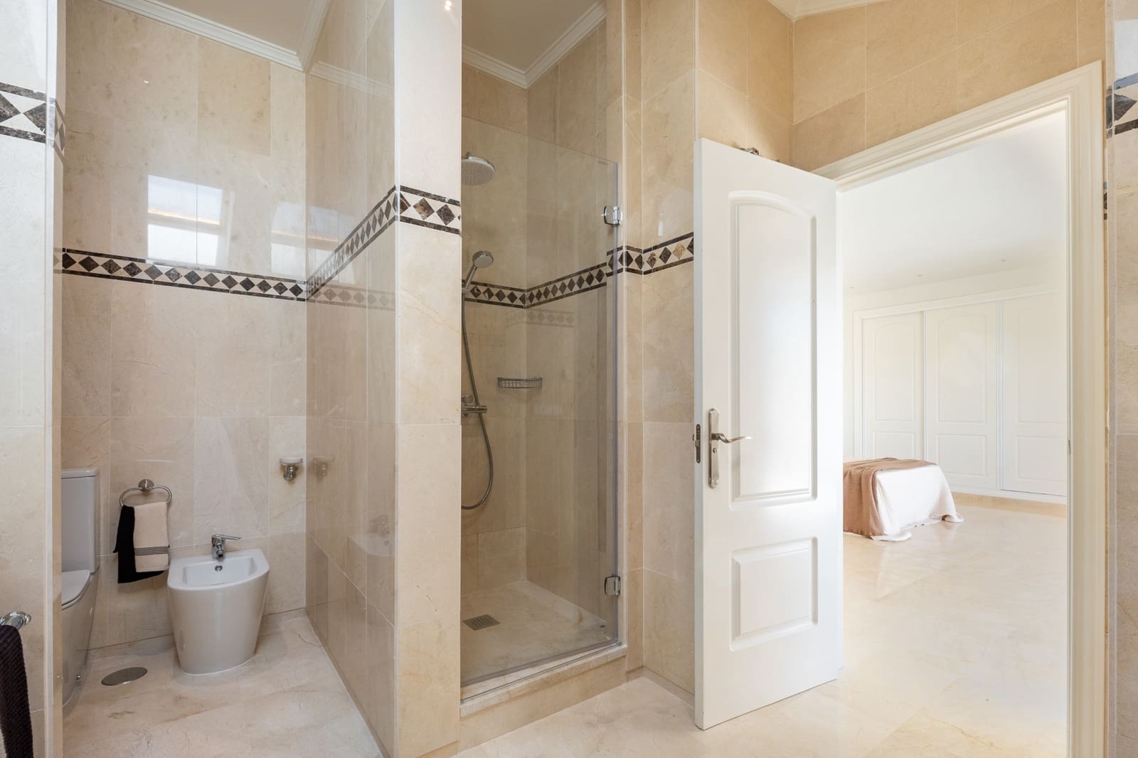 Ático de 4 habitaciones en Marbella en venta con piscina garaje - 2.395.000 € (Ref: 9937808)