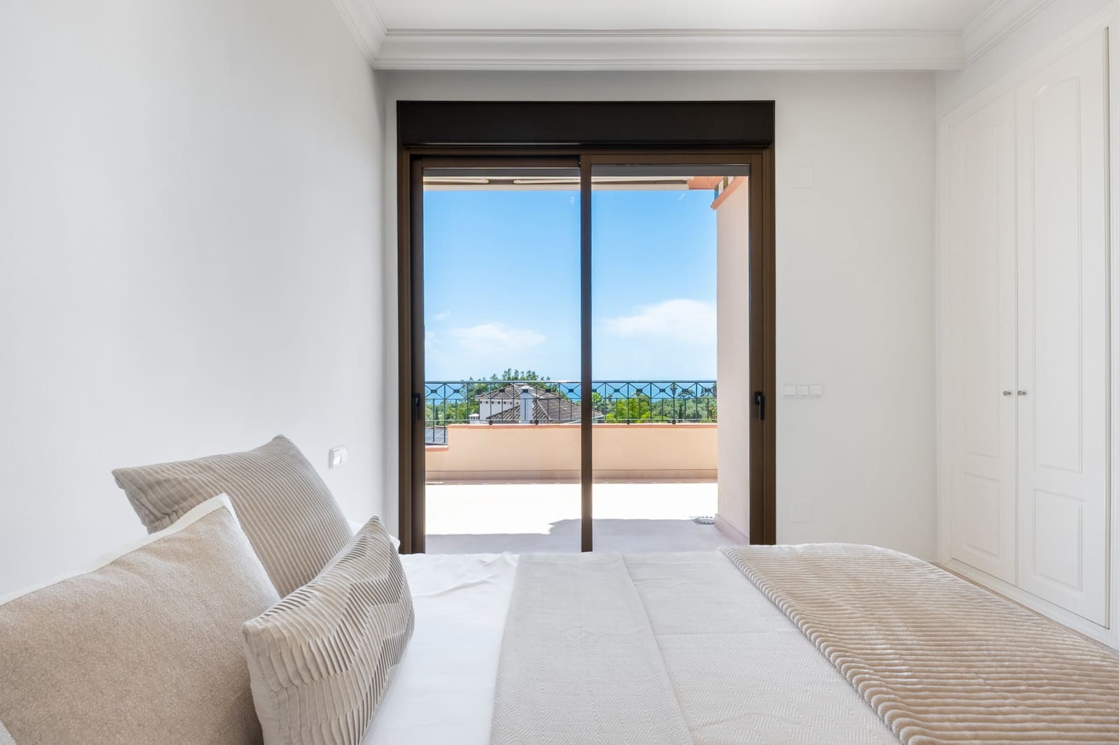 Ático de 4 habitaciones en Marbella en venta con piscina garaje - 2.395.000 € (Ref: 9937808)