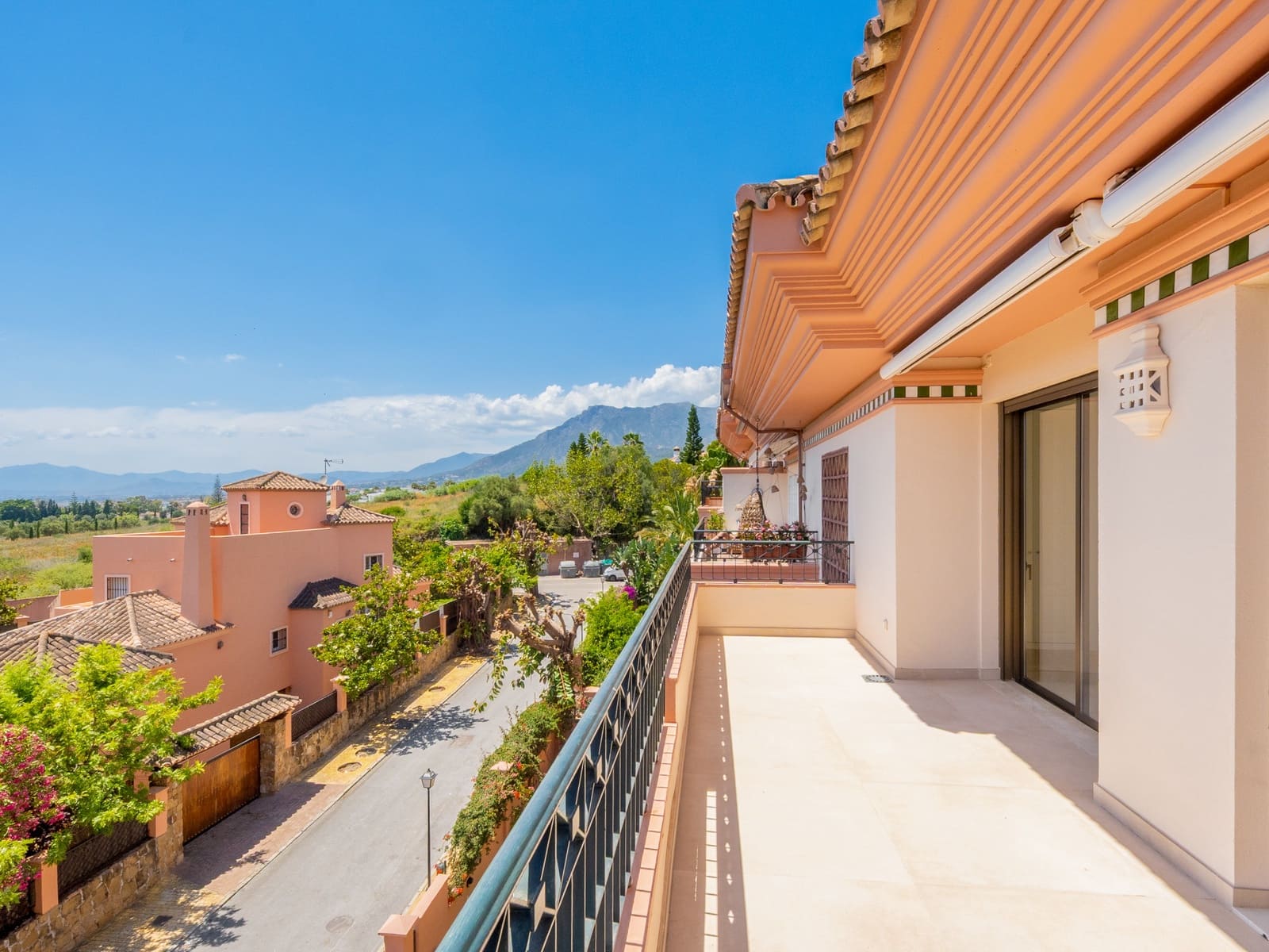 Ático de 4 habitaciones en Marbella en venta con piscina garaje - 2.395.000 € (Ref: 9937808)