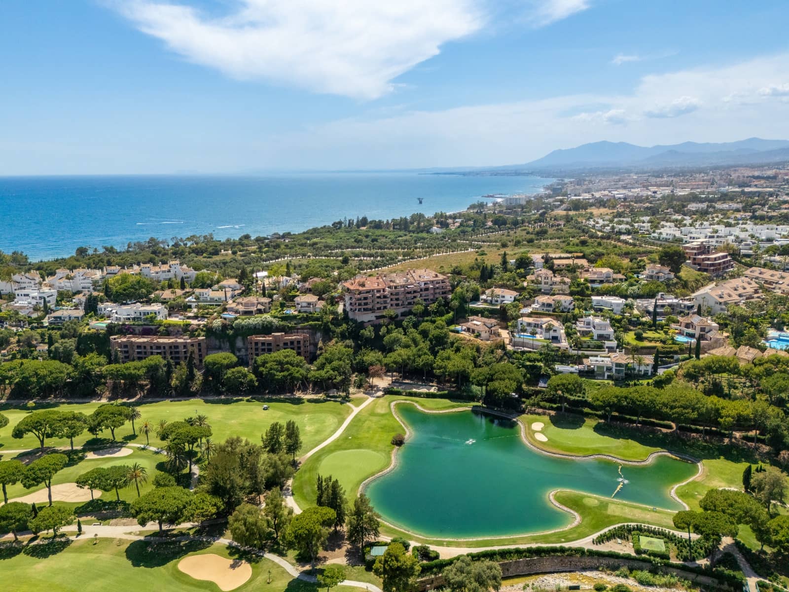 Ático de 4 habitaciones en Marbella en venta con piscina garaje - 2.395.000 € (Ref: 9937808)