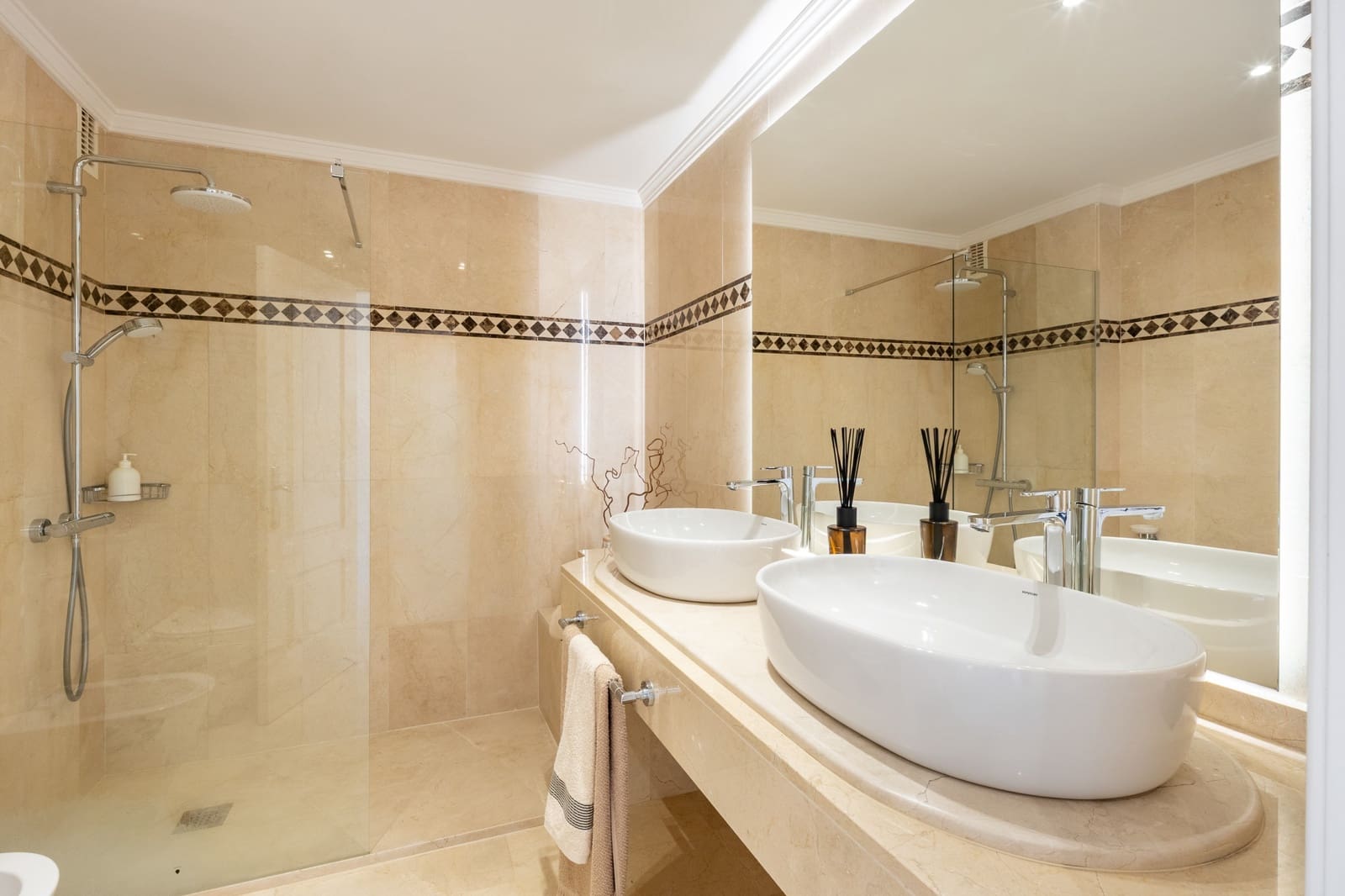 Ático de 4 habitaciones en Marbella en venta con piscina garaje - 2.395.000 € (Ref: 9937808)