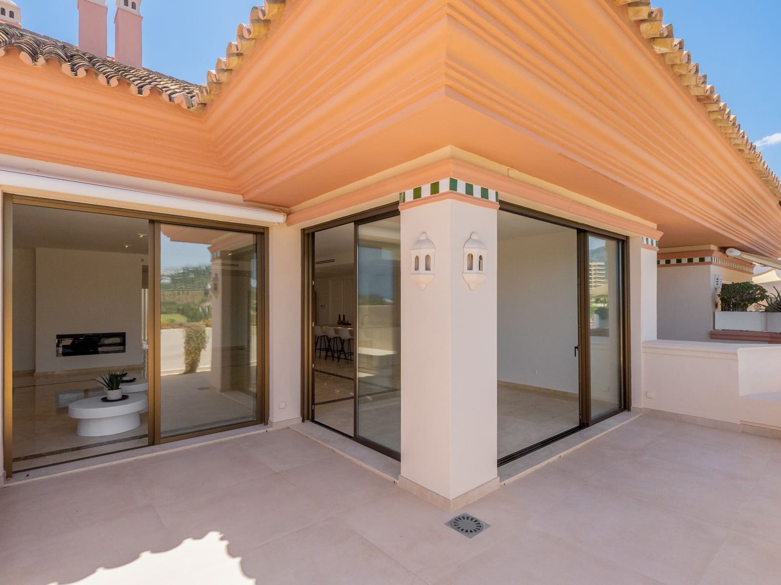 Ático de 4 habitaciones en Marbella en venta con piscina garaje - 2.395.000 € (Ref: 9937808)