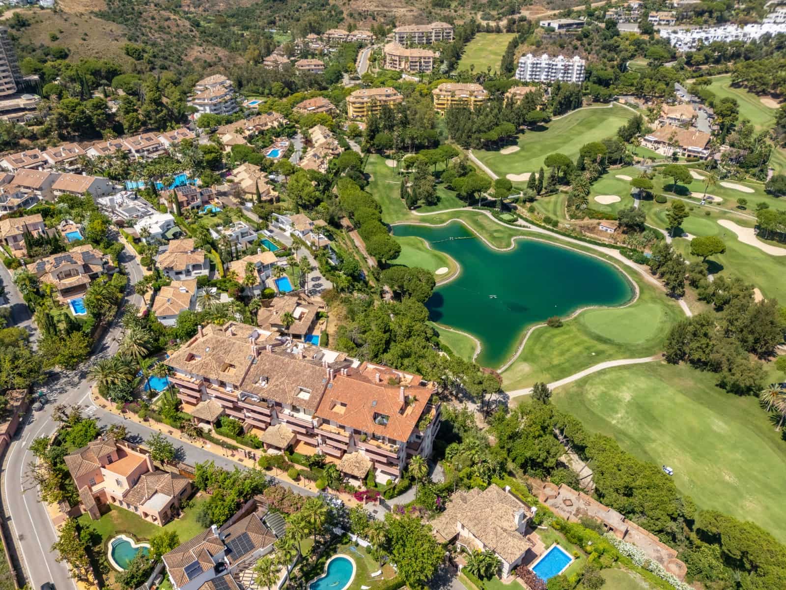 Ático de 4 habitaciones en Marbella en venta con piscina garaje - 2.395.000 € (Ref: 9937808)