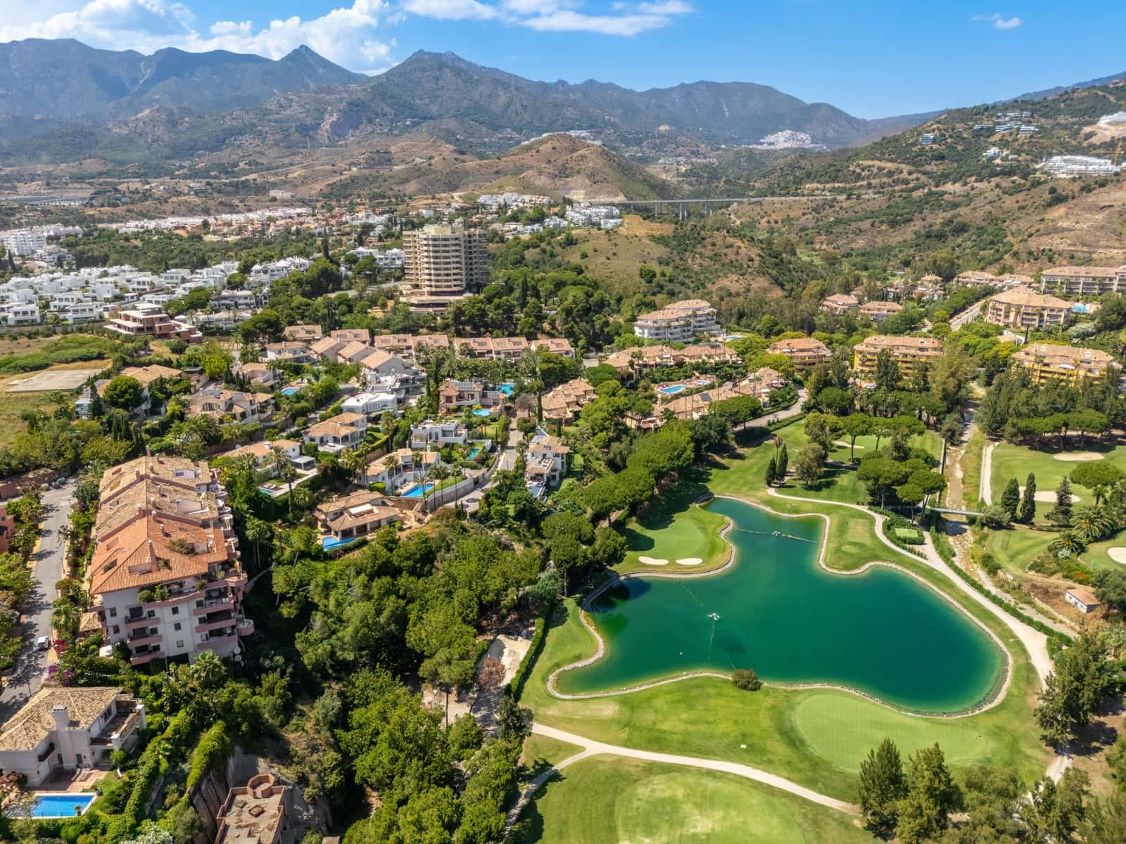 Ático de 4 habitaciones en Marbella en venta con piscina garaje - 2.395.000 € (Ref: 9937808)