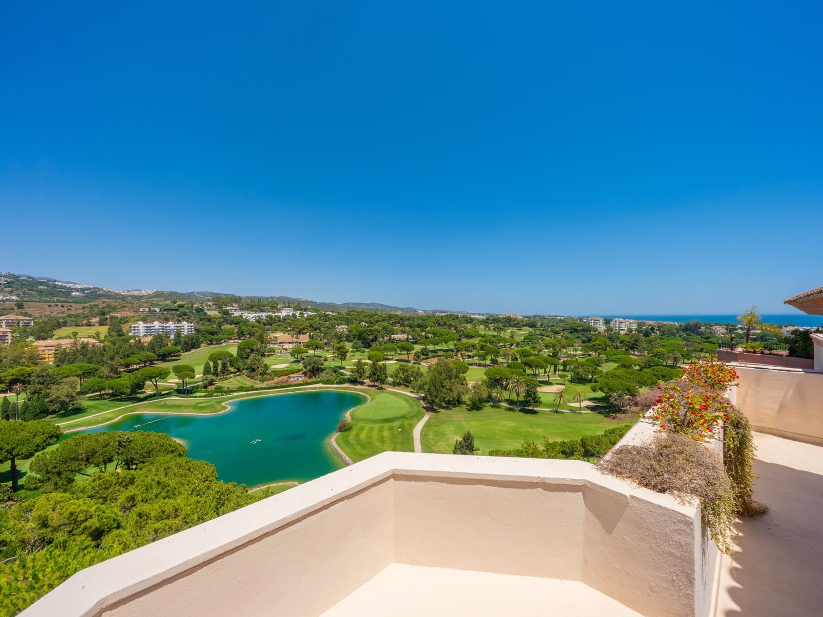 Ático de 4 habitaciones en Marbella en venta con piscina garaje - 2.395.000 € (Ref: 9937808)