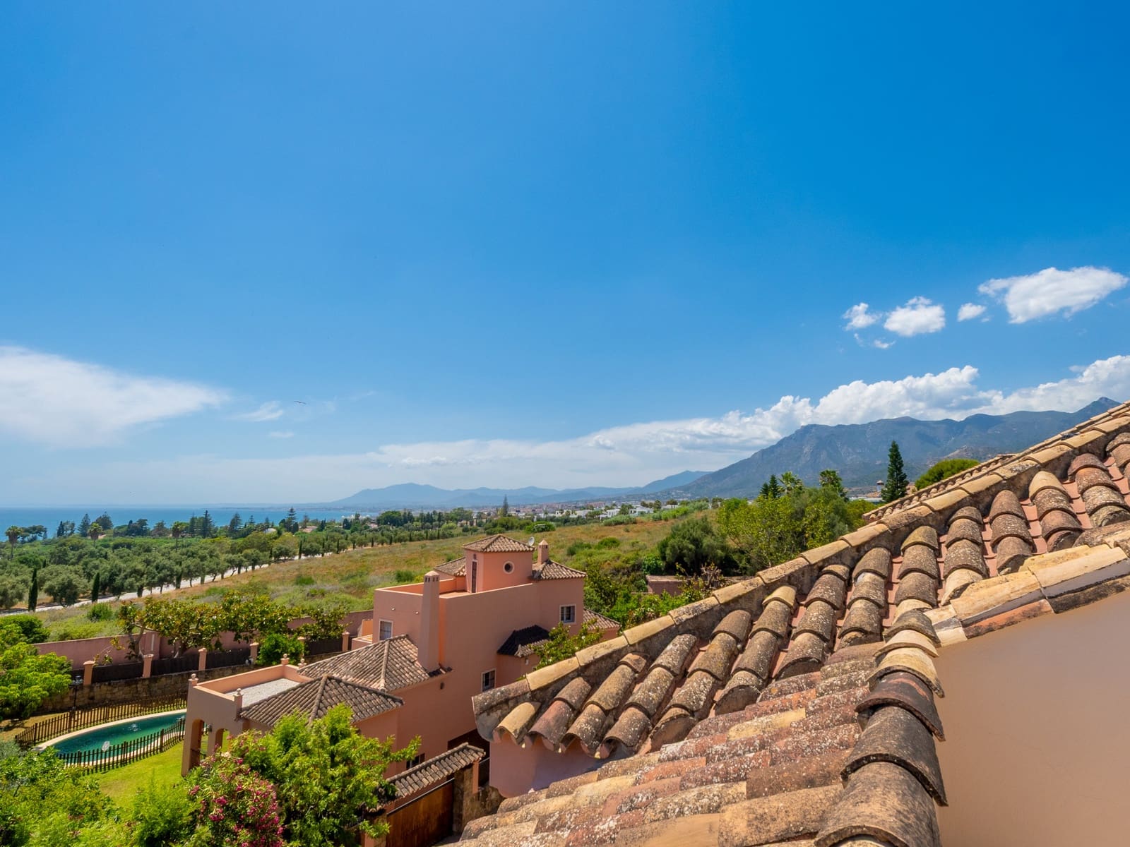 Ático de 4 habitaciones en Marbella en venta con piscina garaje - 2.395.000 € (Ref: 9937808)