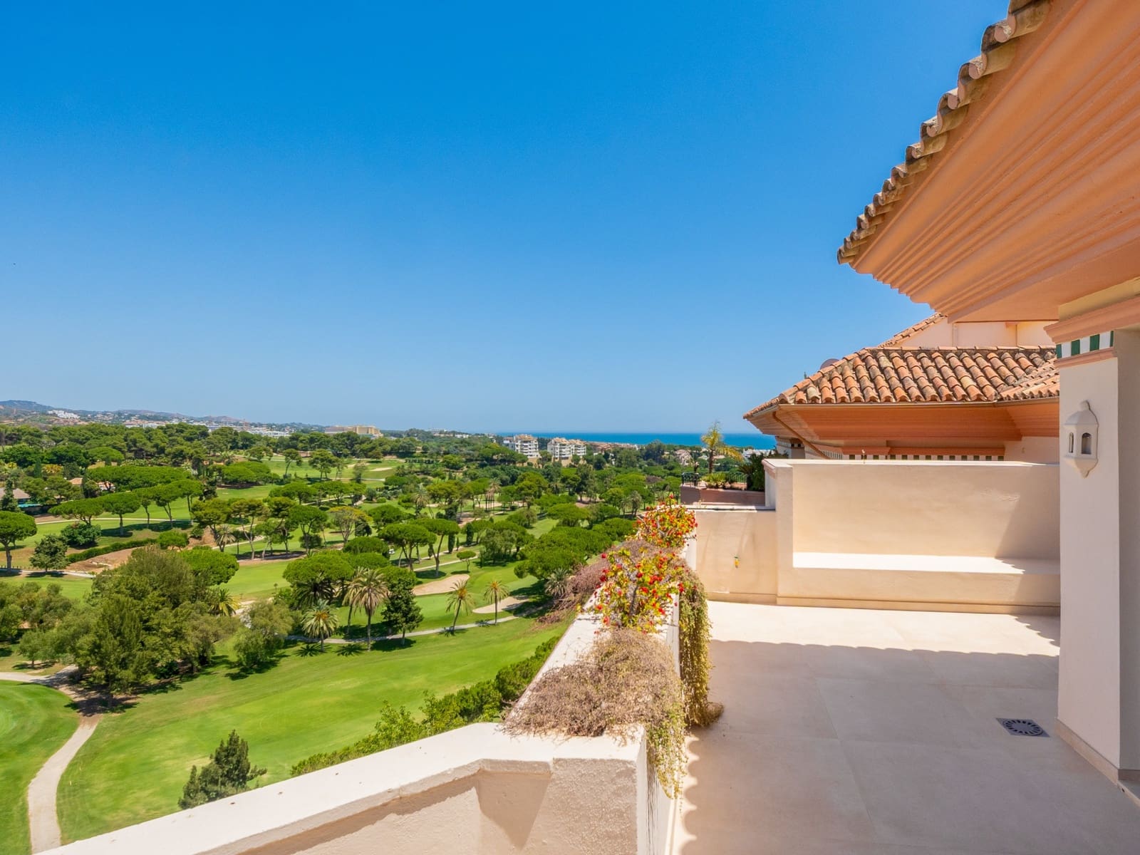 Ático de 4 habitaciones en Marbella en venta con piscina garaje - 2.395.000 € (Ref: 9937808)