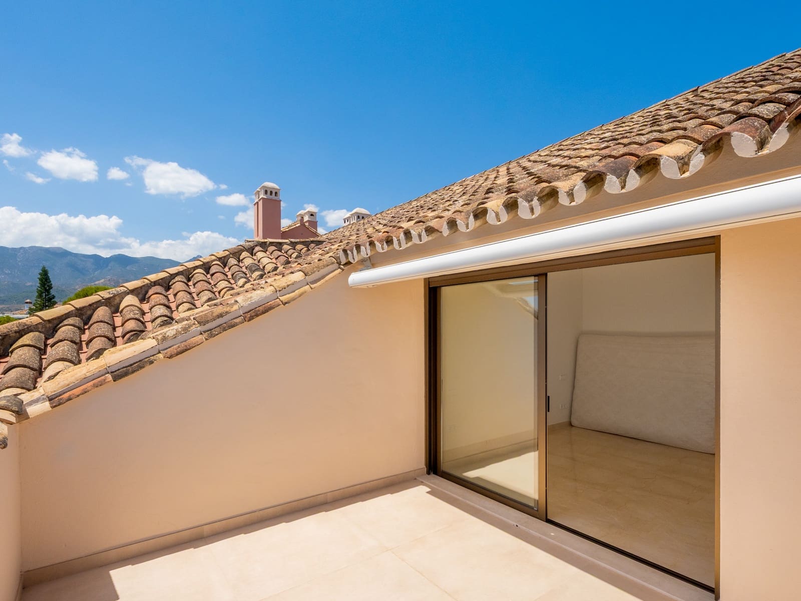 Ático de 4 habitaciones en Marbella en venta con piscina garaje - 2.395.000 € (Ref: 9937808)