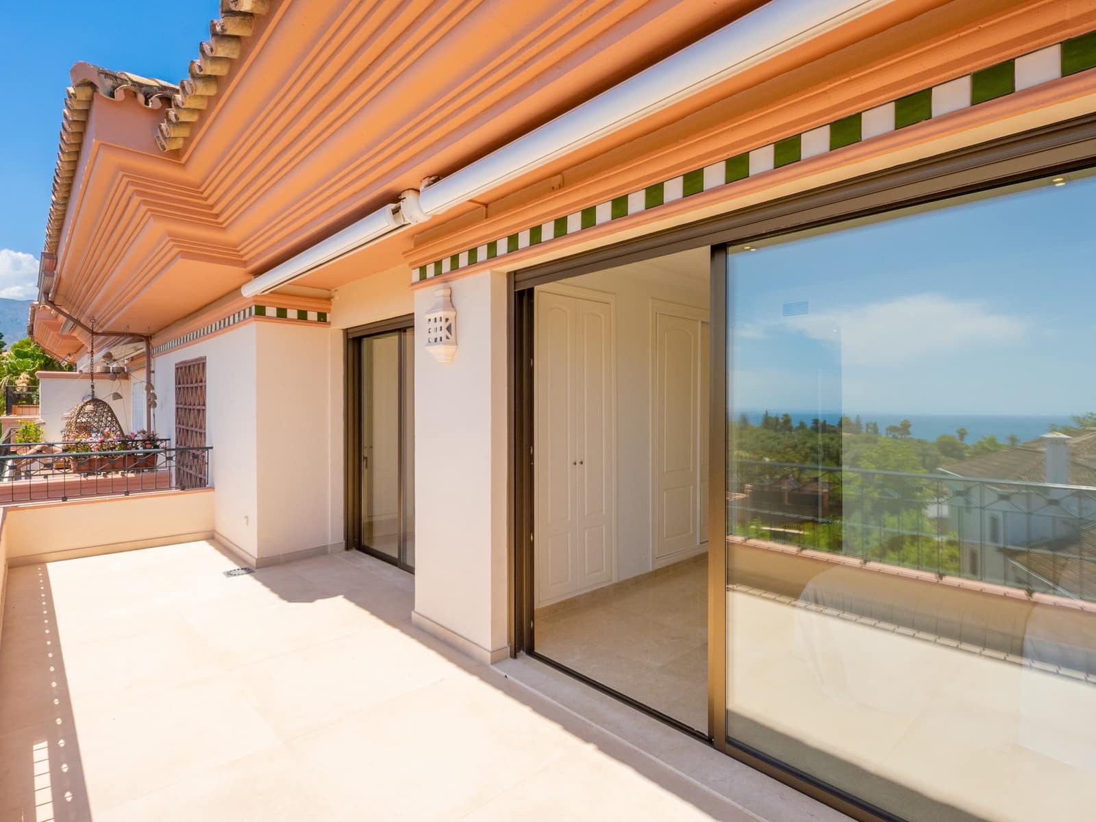 Ático de 4 habitaciones en Marbella en venta con piscina garaje - 2.395.000 € (Ref: 9937808)