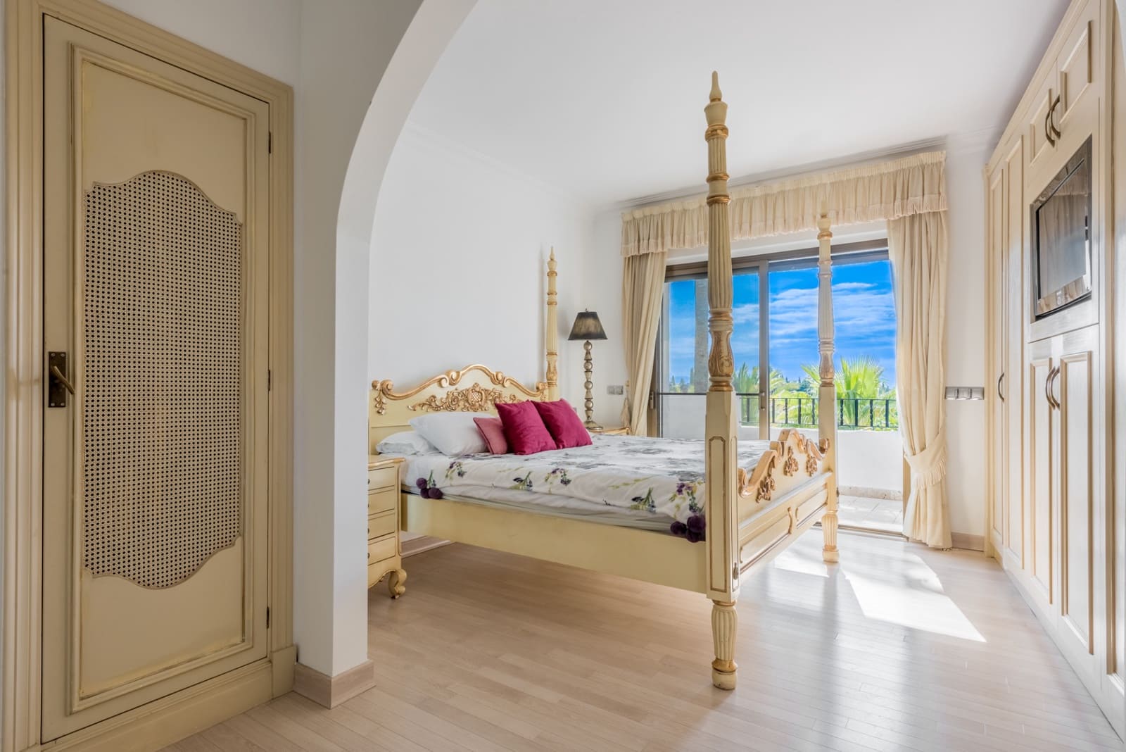 3 soveværelse Semi-Rækkehus til salg i Marbella med swimmingpool garage - € 1.895.000 (Ref: 9937809)
