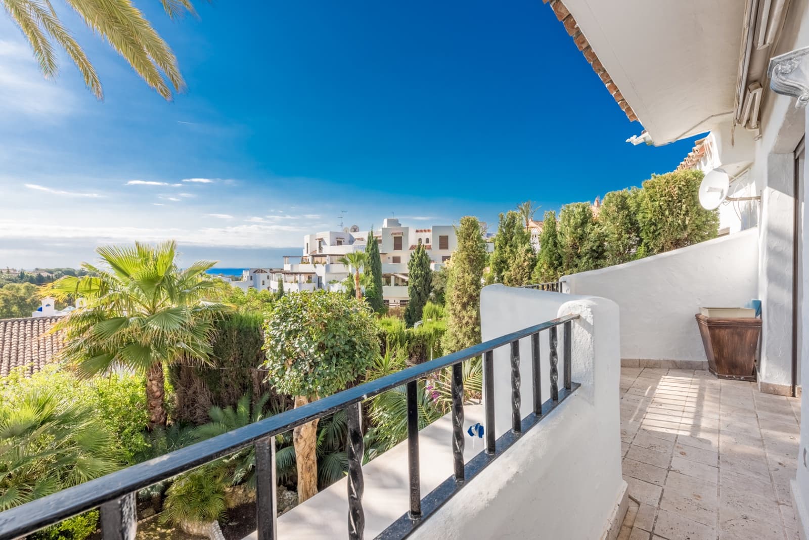 3 soveværelse Semi-Rækkehus til salg i Marbella med swimmingpool garage - € 1.895.000 (Ref: 9937809)